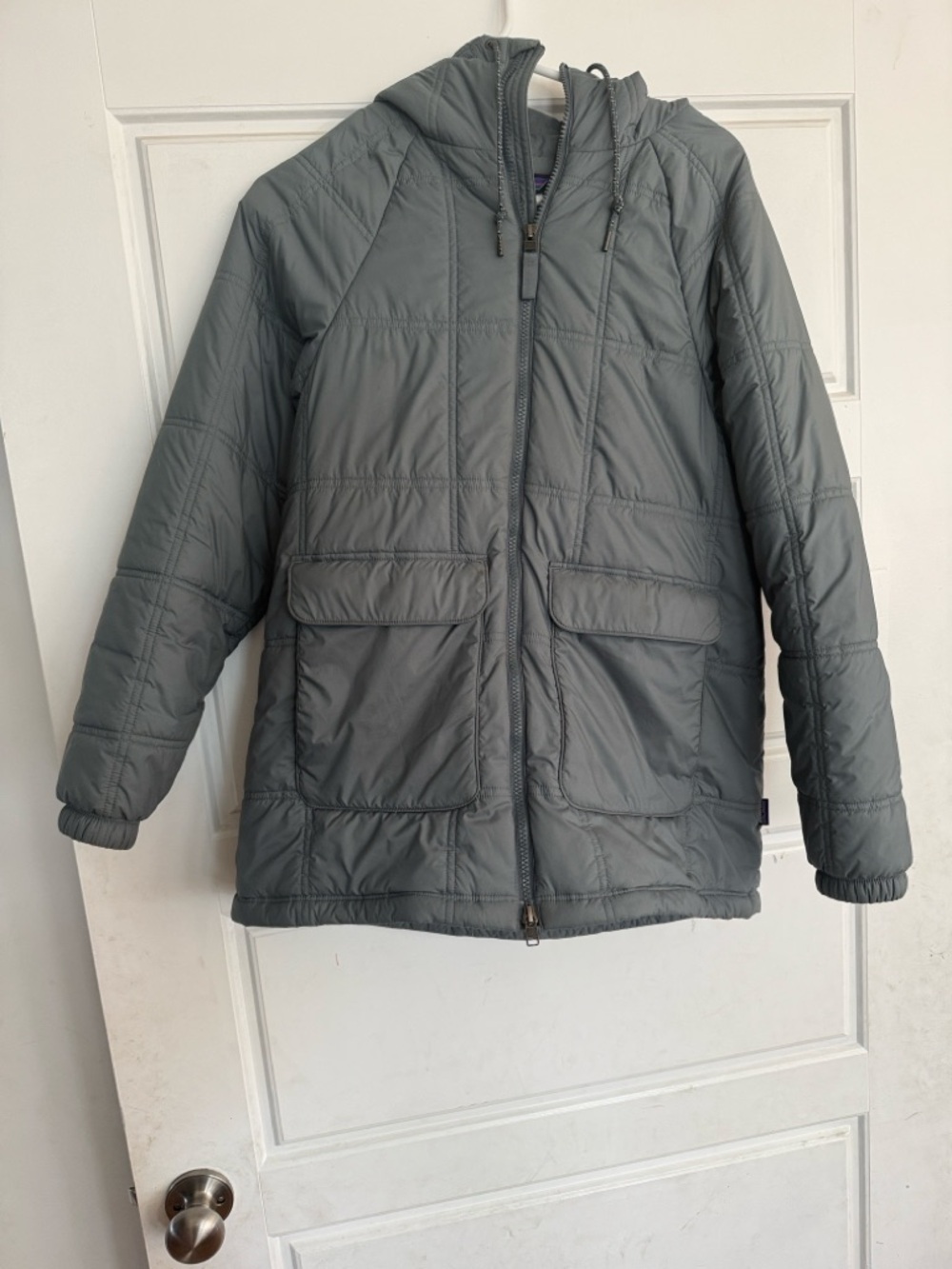 Patagonia Women’s light weight puff Coat